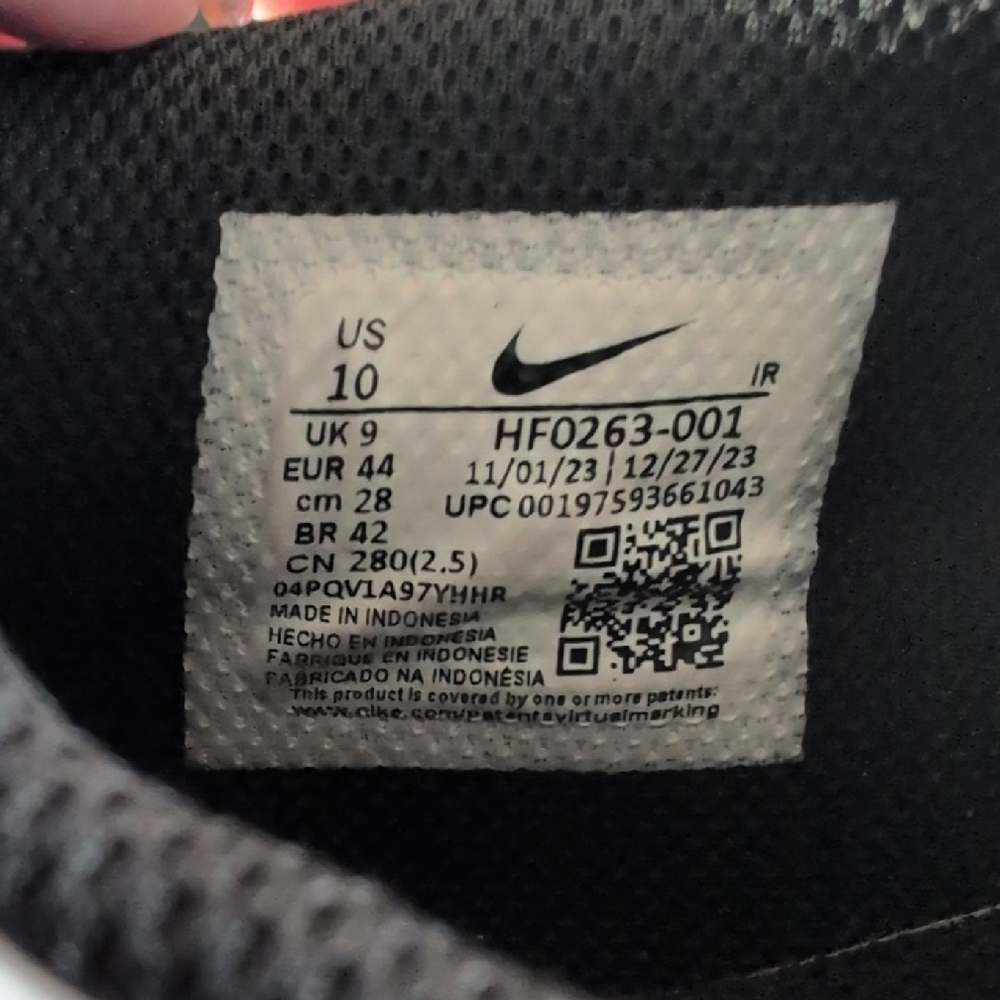 Nike Black and White Women's Size 10 Sneakers